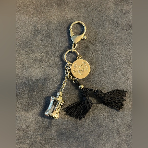 Parfums de Marly bag charm keychain gold with black tassels with pouch - Picture 4 of 6
